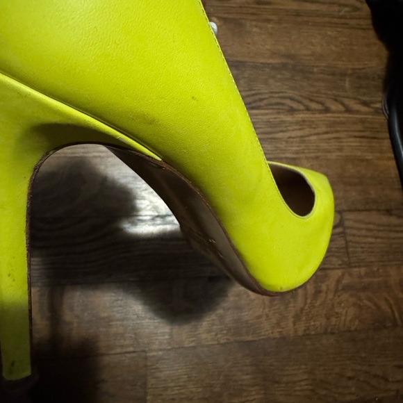Valentino rockstud heels. Yellow/lime neon - Picture 6 of 13